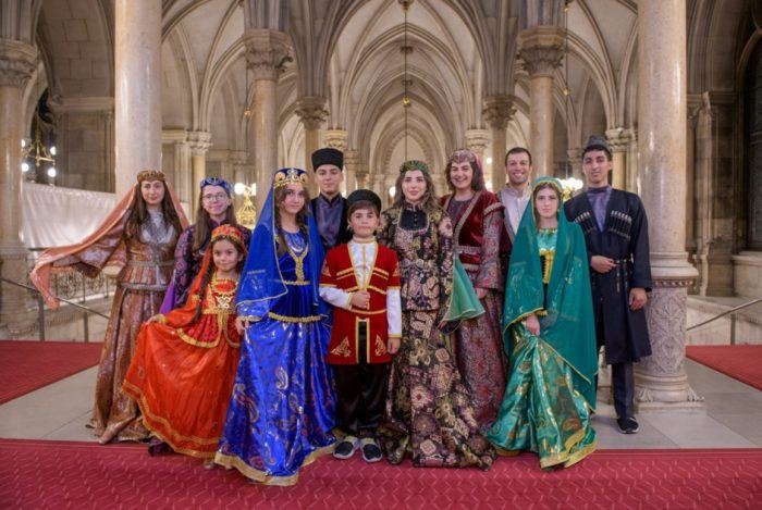 Азербайджанские национальные костюмы представлены в Вене (ФОТО)