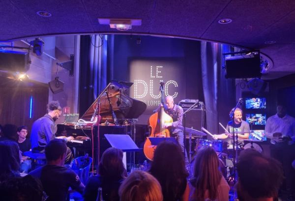 В Париже с аншлагом прошел вечер азербайджанского этно-джаза (ВИДЕО, ФОТО)