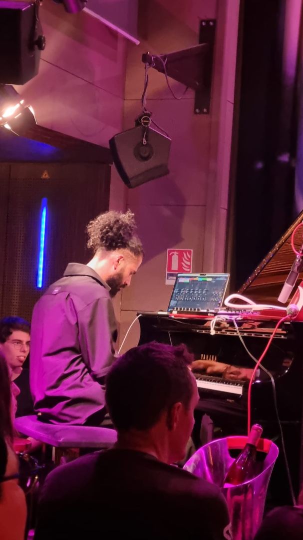 В Париже с аншлагом прошел вечер азербайджанского этно-джаза (ВИДЕО, ФОТО)