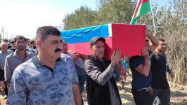 Останки пропавшего без вести 30 лет назад в Физули азербайджанского военнослужащего доставили в Сальян (ФОТО/ВИДЕО)