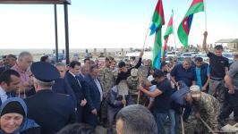 Останки пропавшего без вести 30 лет назад в Физули азербайджанского военнослужащего доставили в Сальян (ФОТО/ВИДЕО)