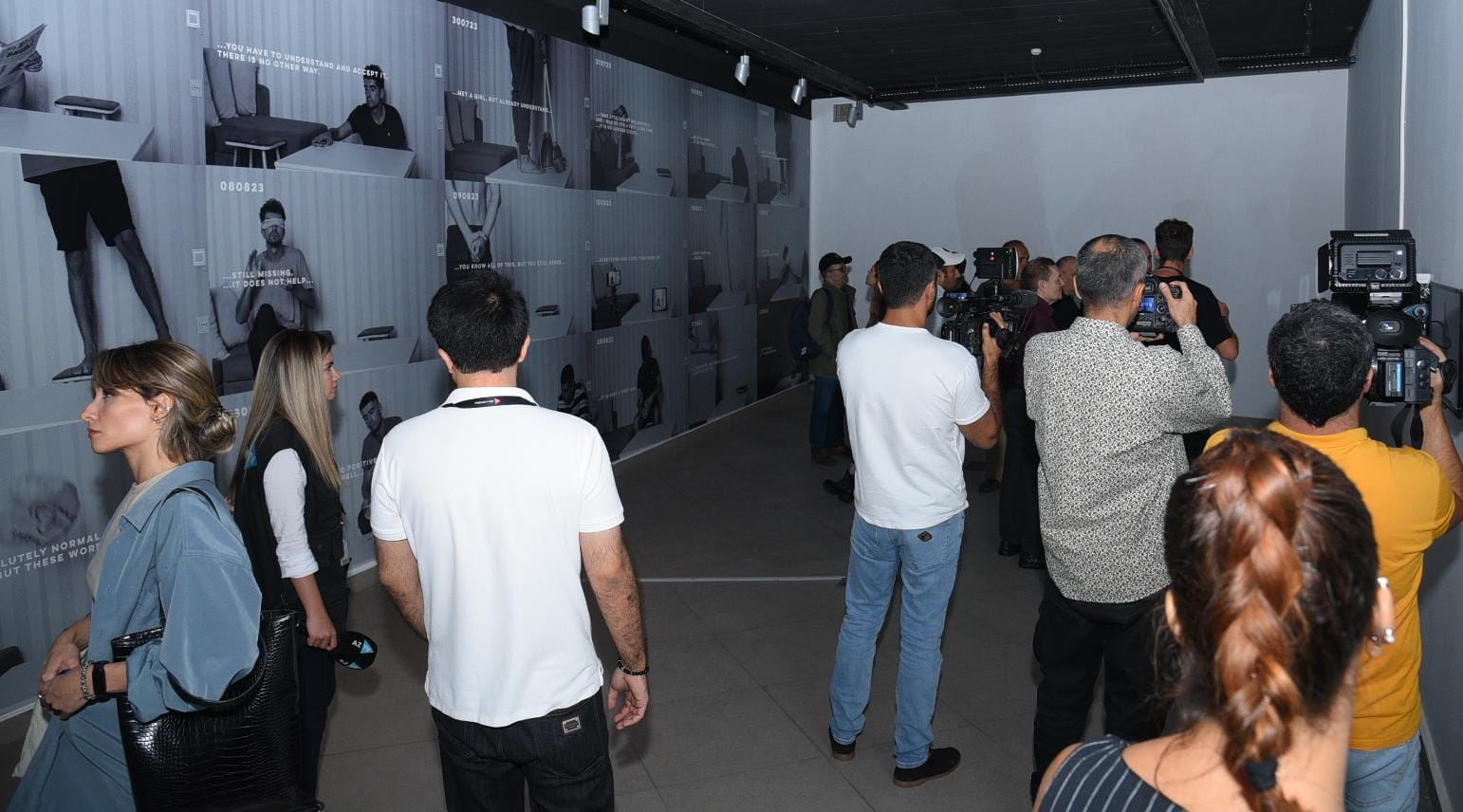 YARAT представил выставочный проект "MONO" – одиночество и диалог с нейросетью (ФОТО)