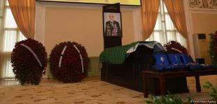 Проходит церемония прощания с Хошбахтом Юсифзаде (ФОТО)