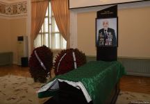 Проходит церемония прощания с Хошбахтом Юсифзаде (ФОТО)