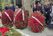 Хошбахт Юсифзаде похоронен в Аллее почетного захоронения в Баку (ФОТО)