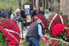 Хошбахт Юсифзаде похоронен в Аллее почетного захоронения в Баку (ФОТО)