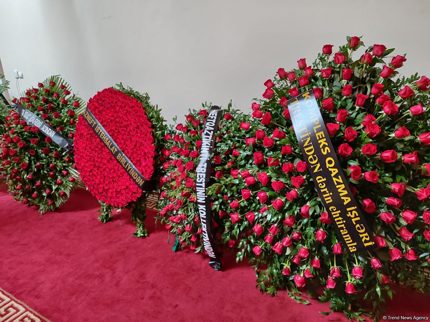 Проходит церемония прощания с Хошбахтом Юсифзаде (ФОТО)