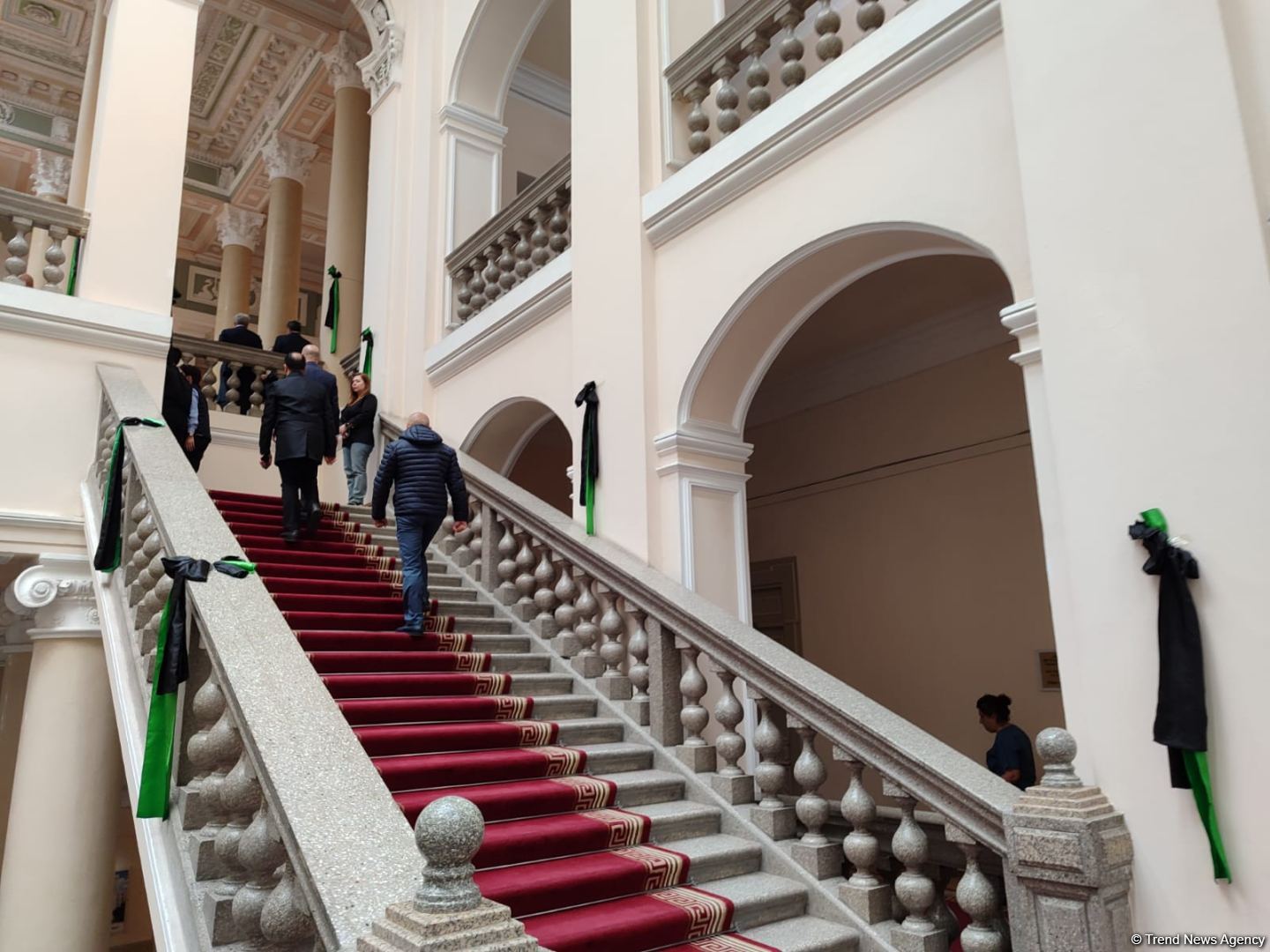 Проходит церемония прощания с Хошбахтом Юсифзаде (ФОТО)