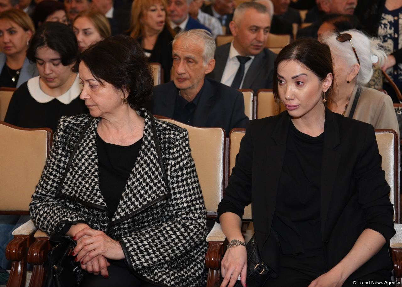 Проходит церемония прощания с Хошбахтом Юсифзаде (ФОТО)