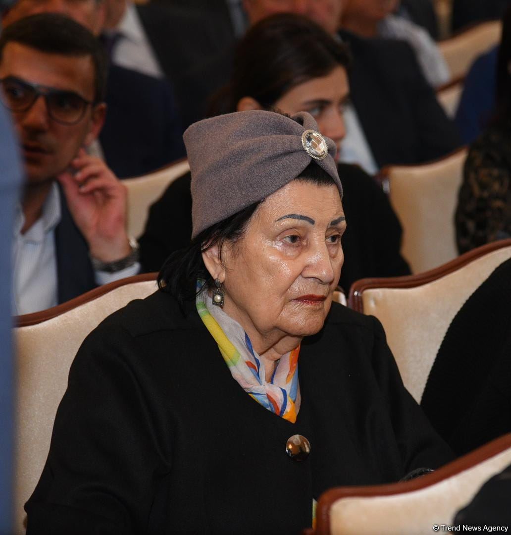 Проходит церемония прощания с Хошбахтом Юсифзаде (ФОТО)