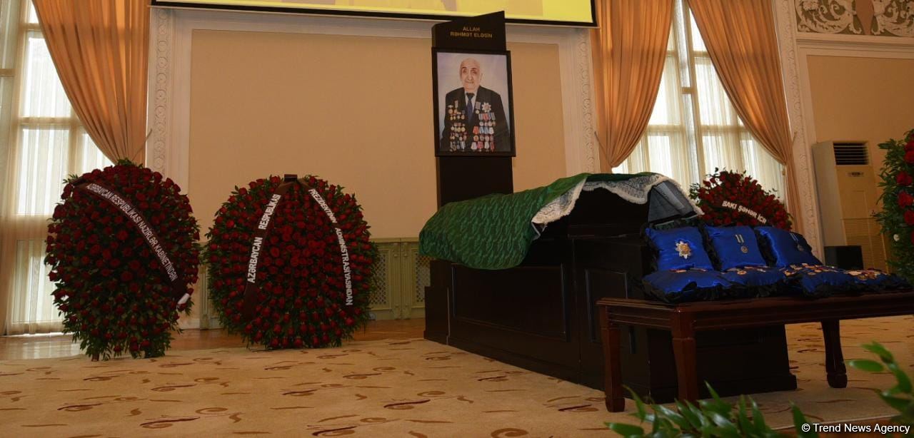 Проходит церемония прощания с Хошбахтом Юсифзаде (ФОТО)