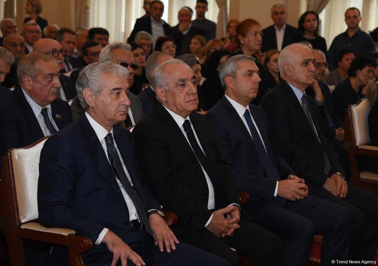 Проходит церемония прощания с Хошбахтом Юсифзаде (ФОТО)