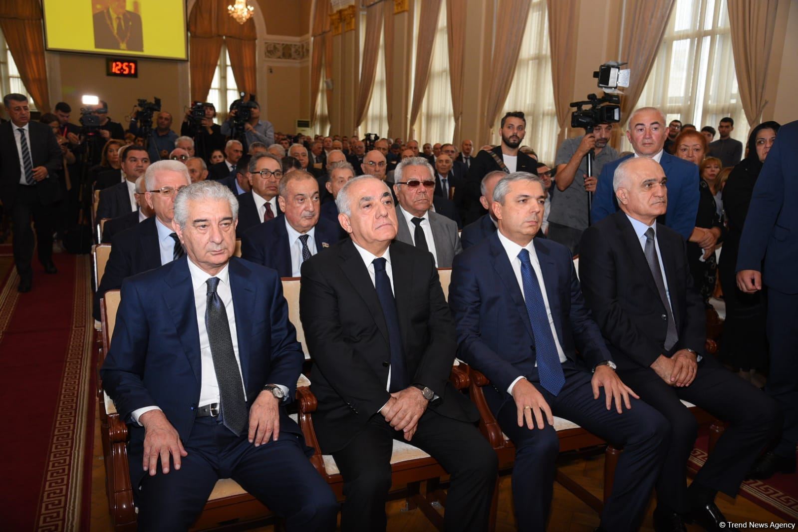 Проходит церемония прощания с Хошбахтом Юсифзаде (ФОТО)