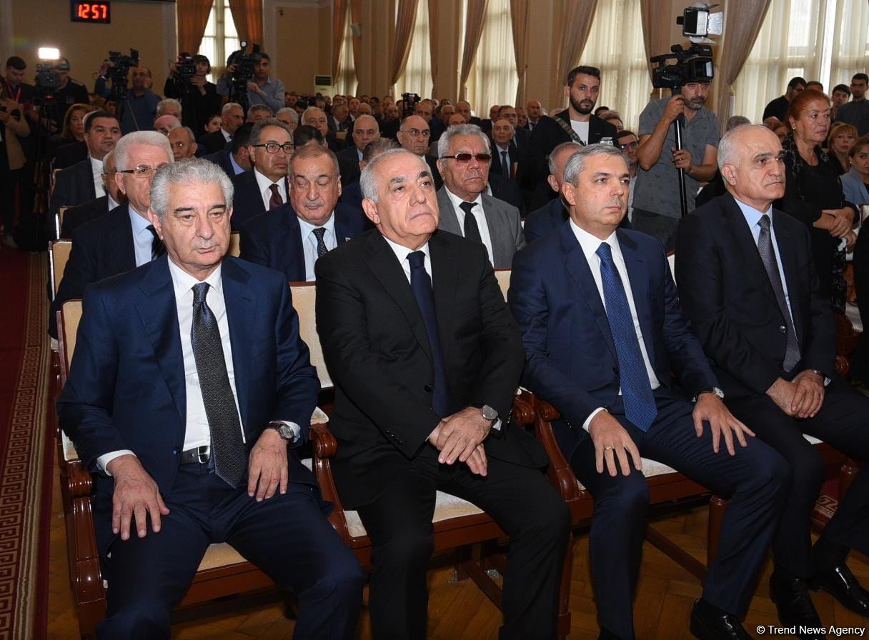 Проходит церемония прощания с Хошбахтом Юсифзаде (ФОТО)