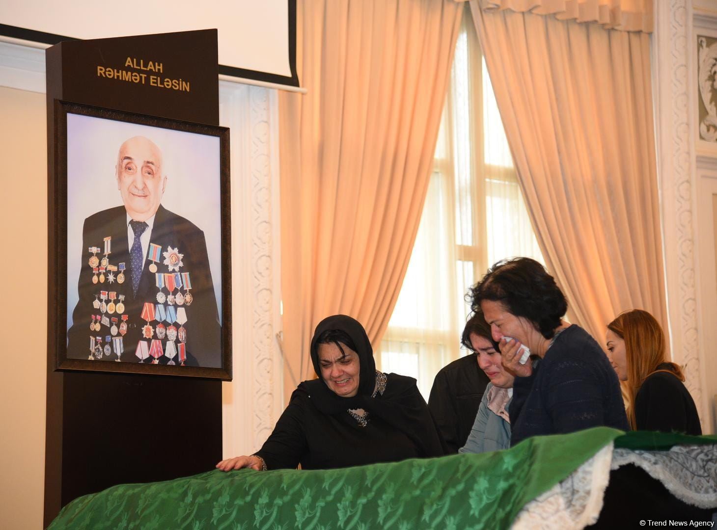 Проходит церемония прощания с Хошбахтом Юсифзаде (ФОТО)