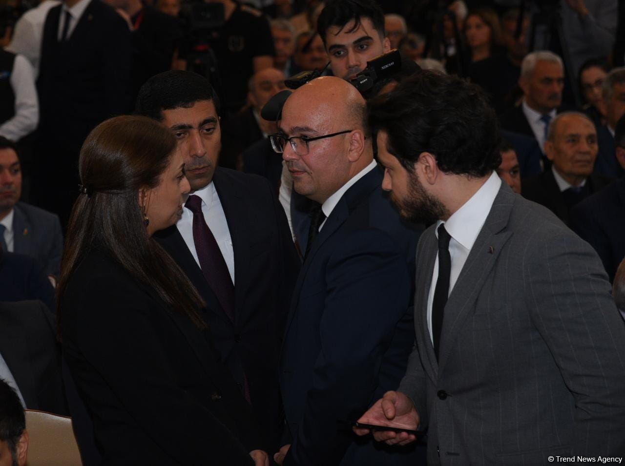 Проходит церемония прощания с Хошбахтом Юсифзаде (ФОТО)