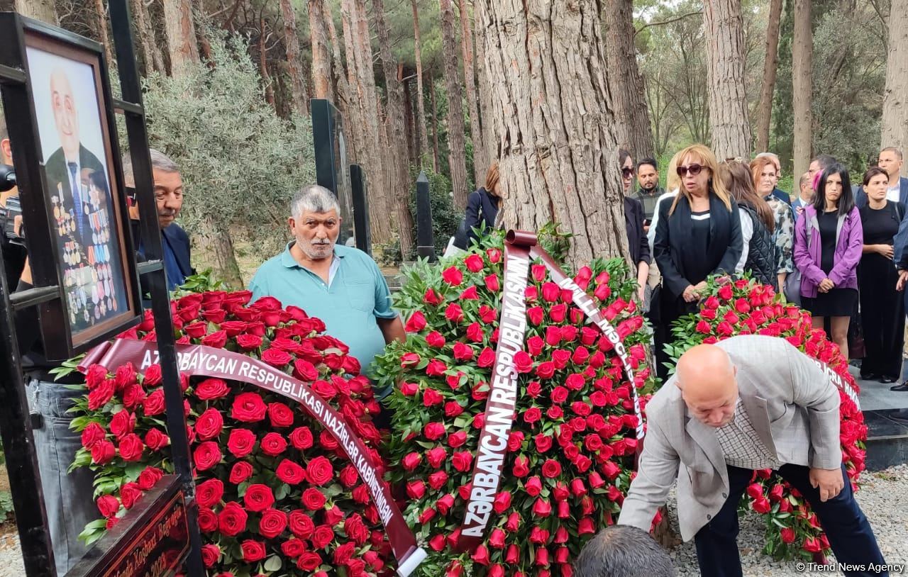 Хошбахт Юсифзаде похоронен в Аллее почетного захоронения в Баку (ФОТО)