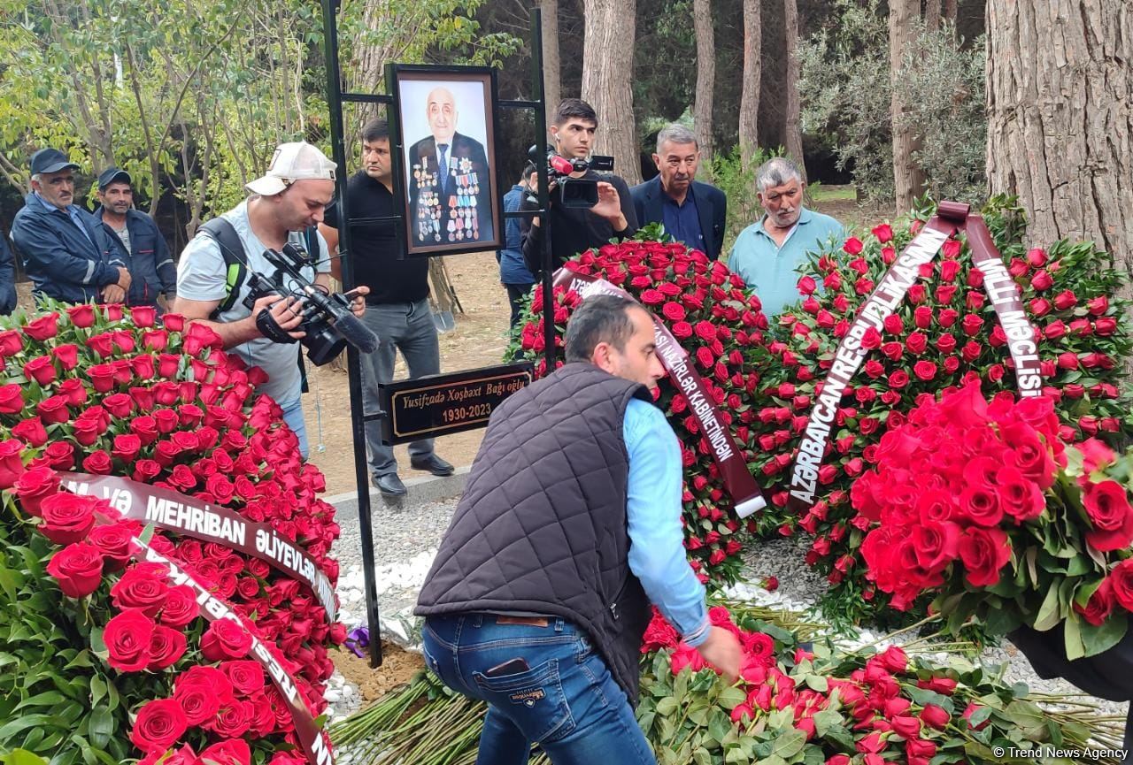 Хошбахт Юсифзаде похоронен в Аллее почетного захоронения в Баку (ФОТО)