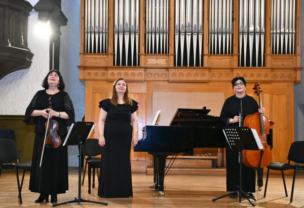 В Баку представлена светская музыка для избранных (ФОТО)