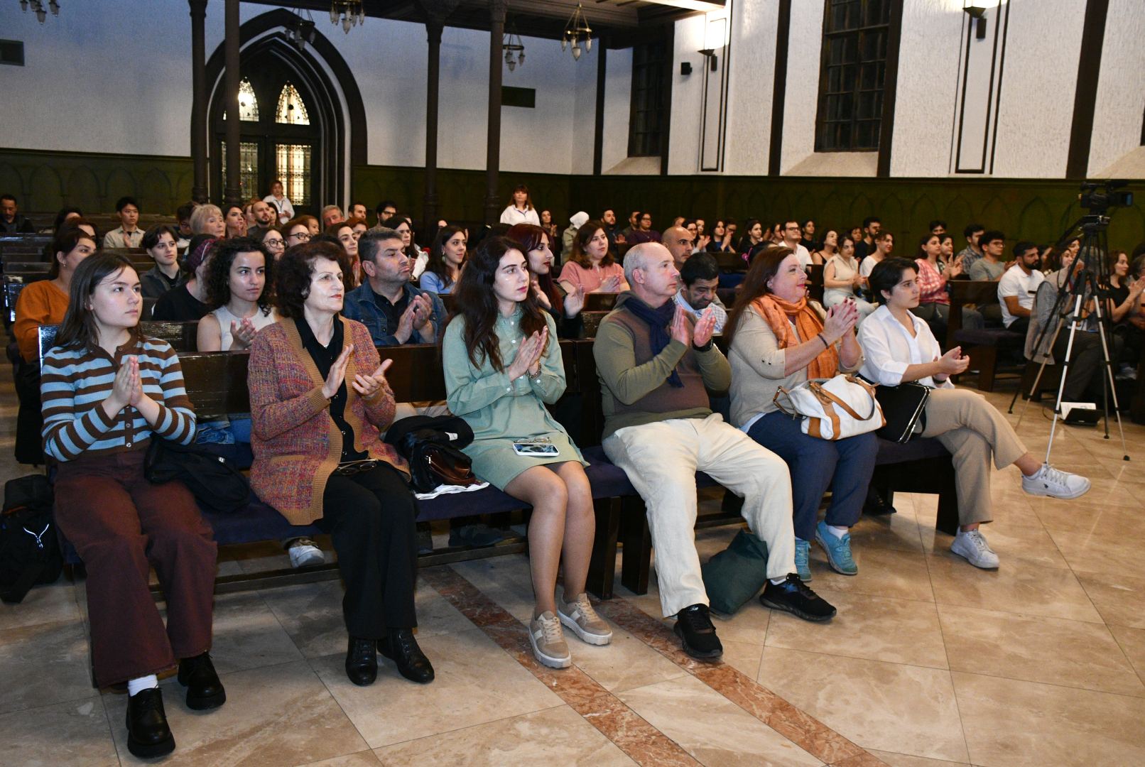В Баку представлена светская музыка для избранных (ФОТО)