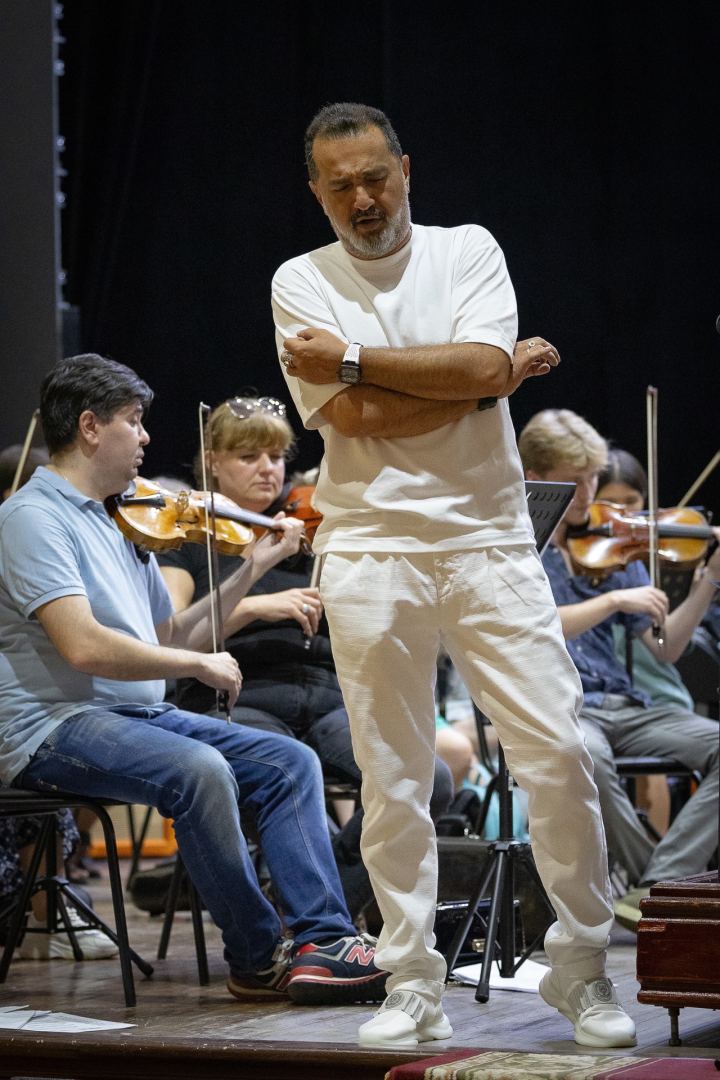 Место силы  Эльчина Азизова – откровения об оперной сцене и шоу "Маска" (ФОТО)