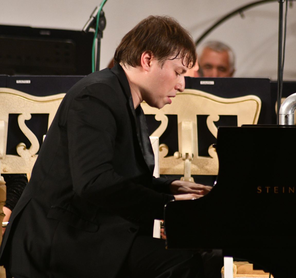 "Мировое концертное турне" в Баку: проникновенная музыка и восторг публики (ФОТО)