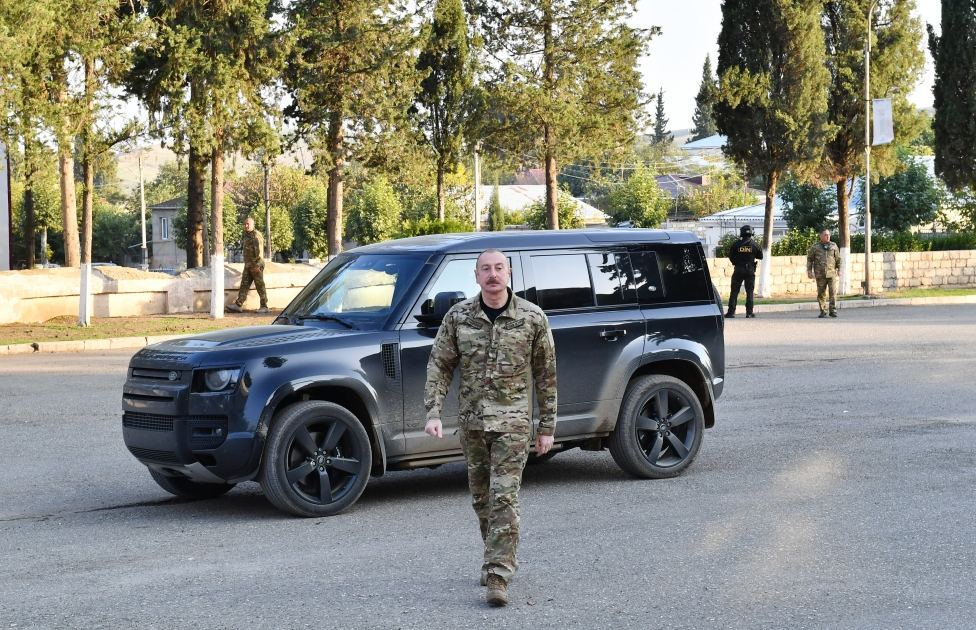 Президент Ильхам Алиев поднял Государственный флаг Азербайджана в городе Ходжавенд (ФОТО/ВИДЕО)