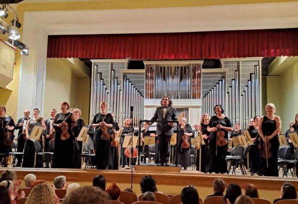 Российская публика восторженно приняла выступление оркестра под управлением Фахраддина Керимова (ФОТО/ВИДЕО)