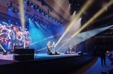 Потрясающий юбилей Томаса Андерса в Баку – хиты Modern Talking, море цветов и оваций (ВИДЕО, ФОТО)