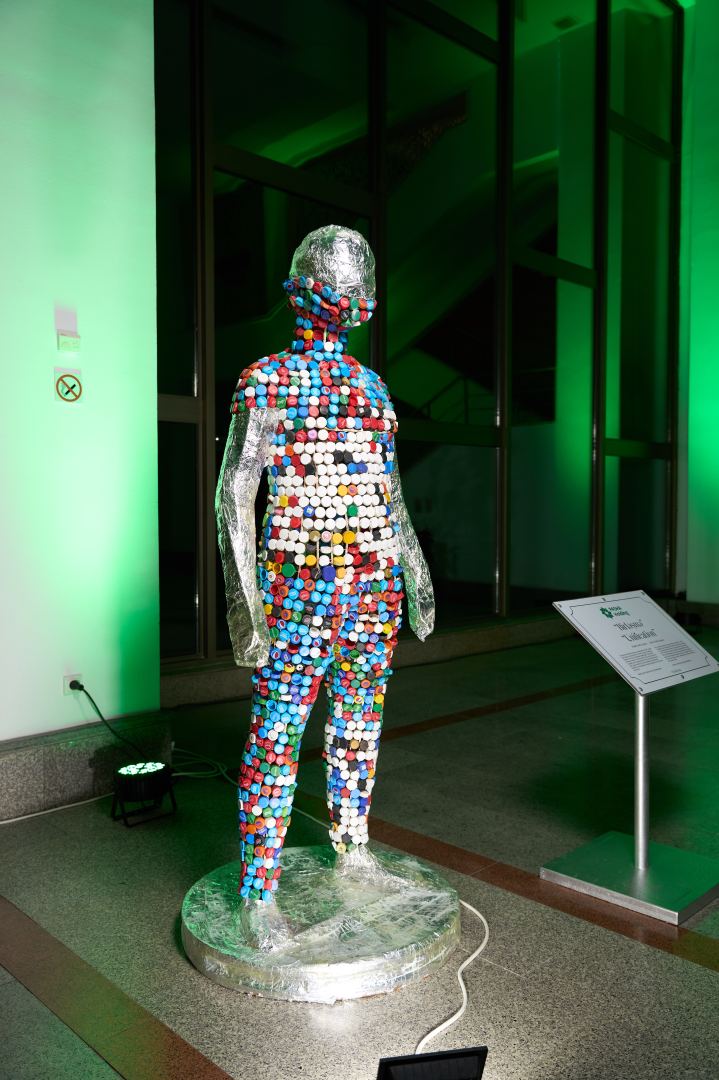 Издательский дом NARGIS представил новую выставку "Go Green" – удивительные инсталляции, созданные из отходов (ФОТО)