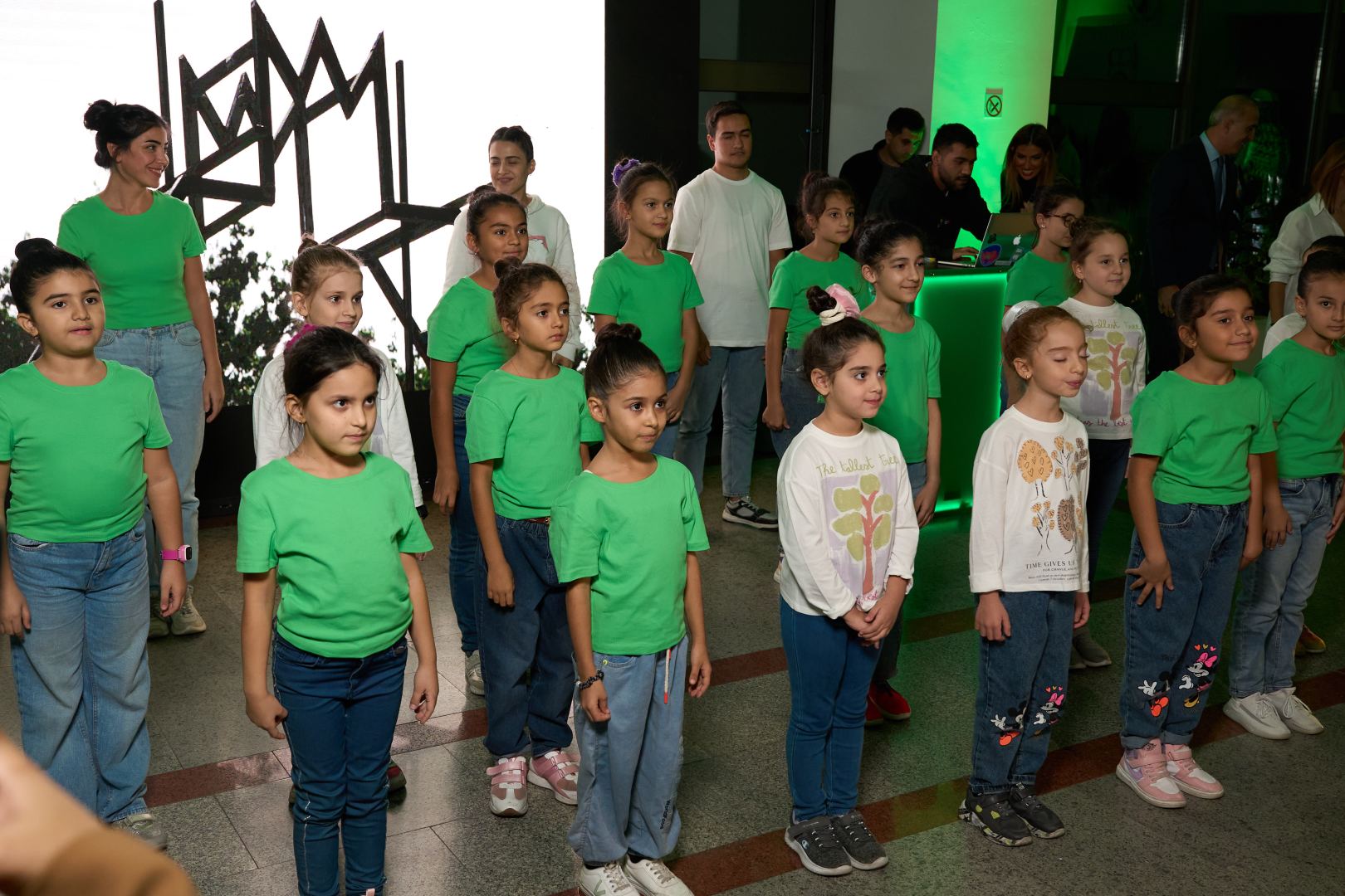 Издательский дом NARGIS представил новую выставку "Go Green" – удивительные инсталляции, созданные из отходов (ФОТО)