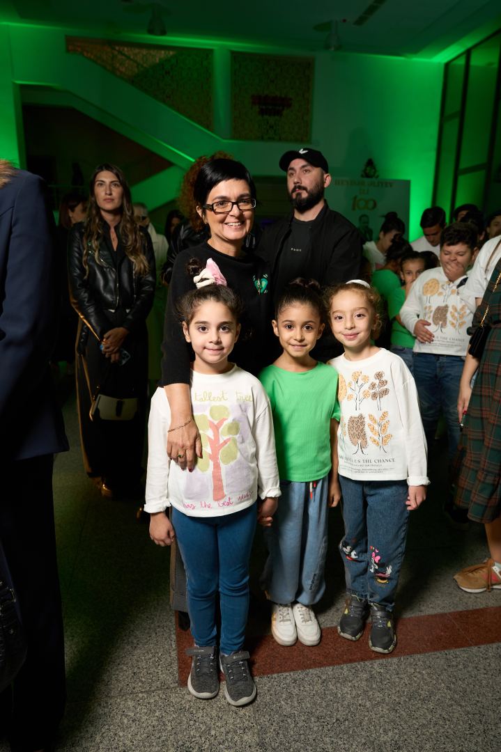 Издательский дом NARGIS представил новую выставку "Go Green" – удивительные инсталляции, созданные из отходов (ФОТО)