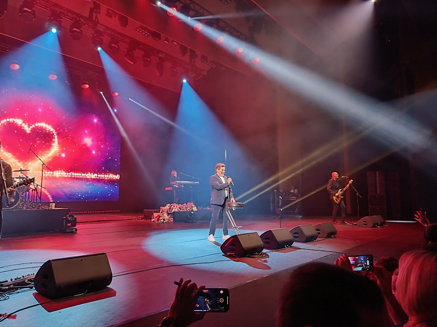 Потрясающий юбилей Томаса Андерса в Баку – хиты Modern Talking, море цветов и оваций (ВИДЕО, ФОТО)