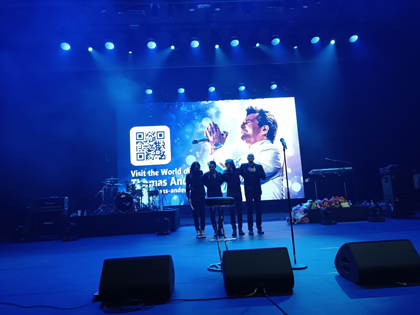 Потрясающий юбилей Томаса Андерса в Баку – хиты Modern Talking, море цветов и оваций (ВИДЕО, ФОТО)