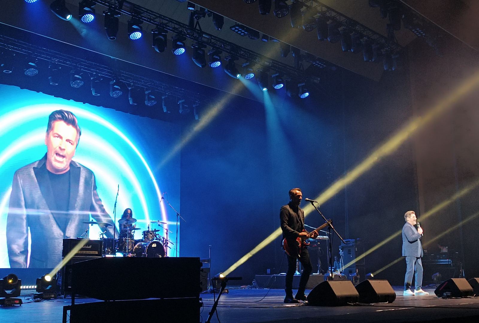 Потрясающий юбилей Томаса Андерса в Баку – хиты Modern Talking, море цветов и оваций (ВИДЕО, ФОТО)