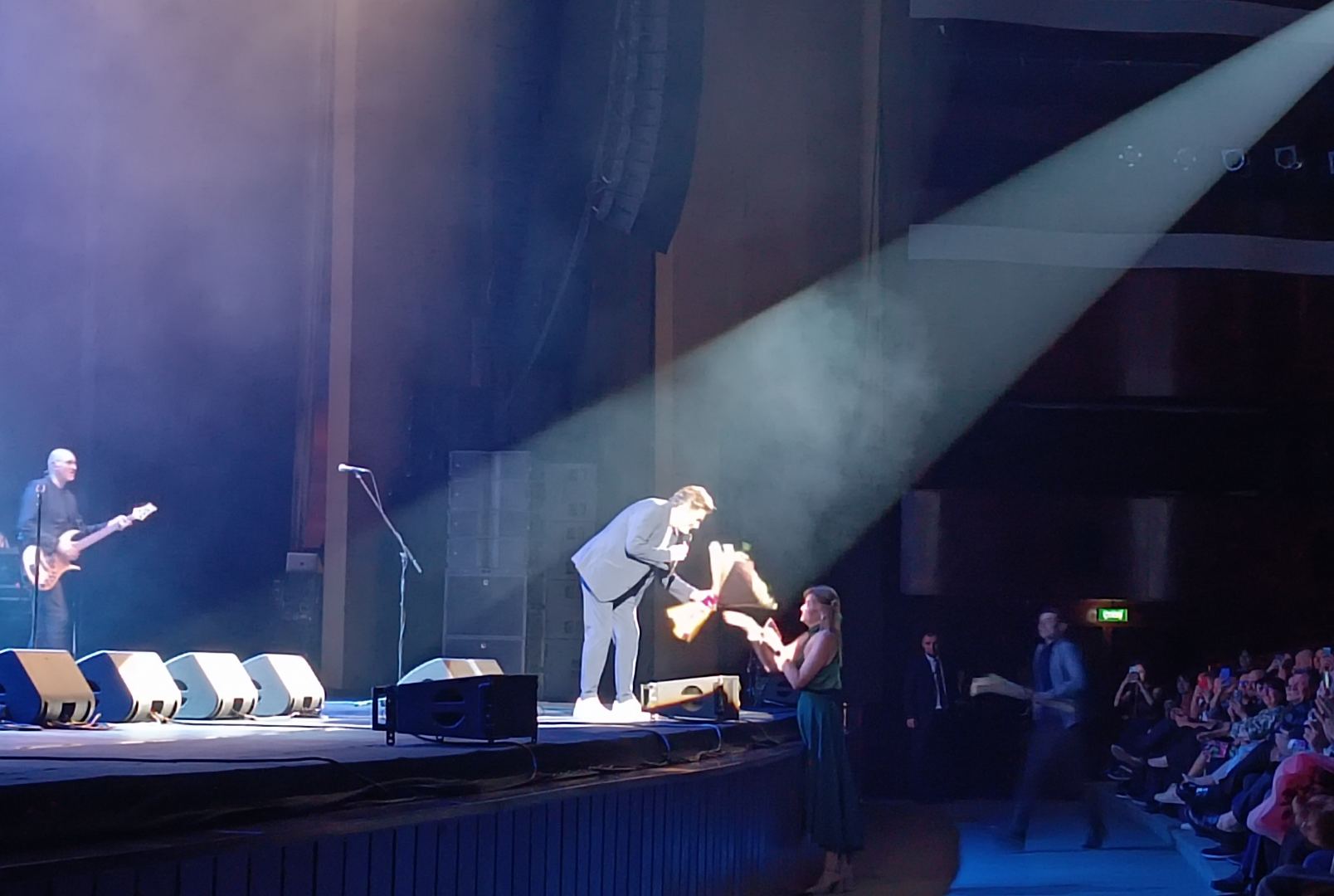 Потрясающий юбилей Томаса Андерса в Баку – хиты Modern Talking, море цветов и оваций (ВИДЕО, ФОТО)