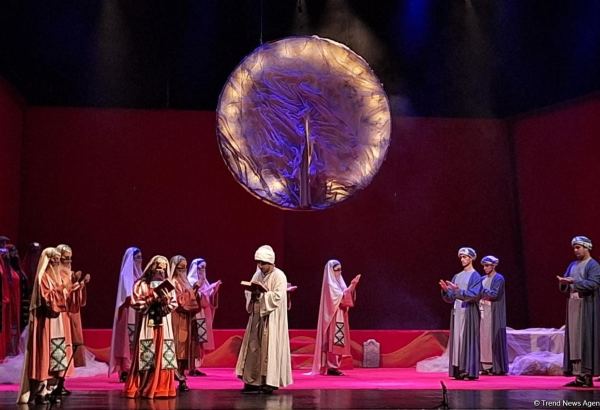 В Баку состоялся общественный показ спектакля "Лейли и Меджнун" (ФОТО)