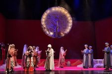 В Баку состоялся общественный показ спектакля "Лейли и Меджнун" (ФОТО)