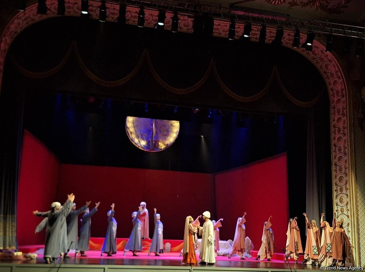 В Баку состоялся общественный показ спектакля "Лейли и Меджнун" (ФОТО)