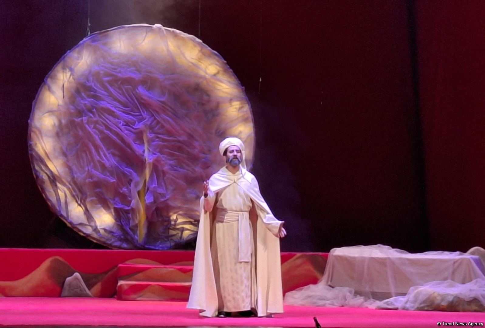 В Баку состоялся общественный показ спектакля "Лейли и Меджнун" (ФОТО)