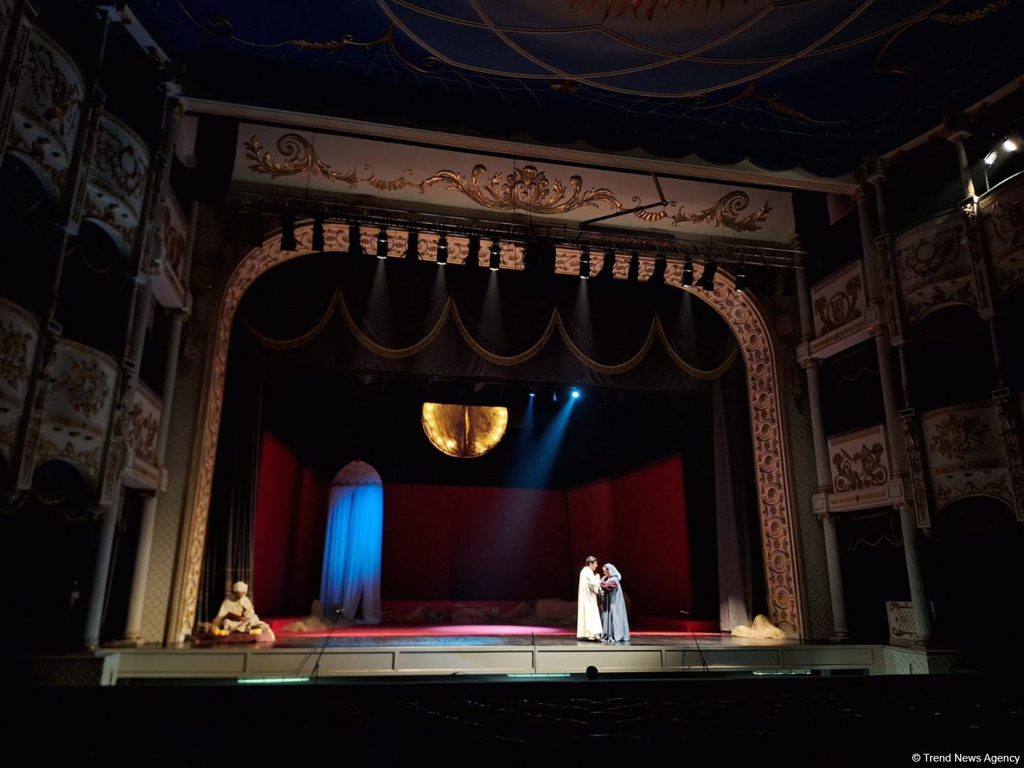 В Баку состоялся общественный показ спектакля "Лейли и Меджнун" (ФОТО)