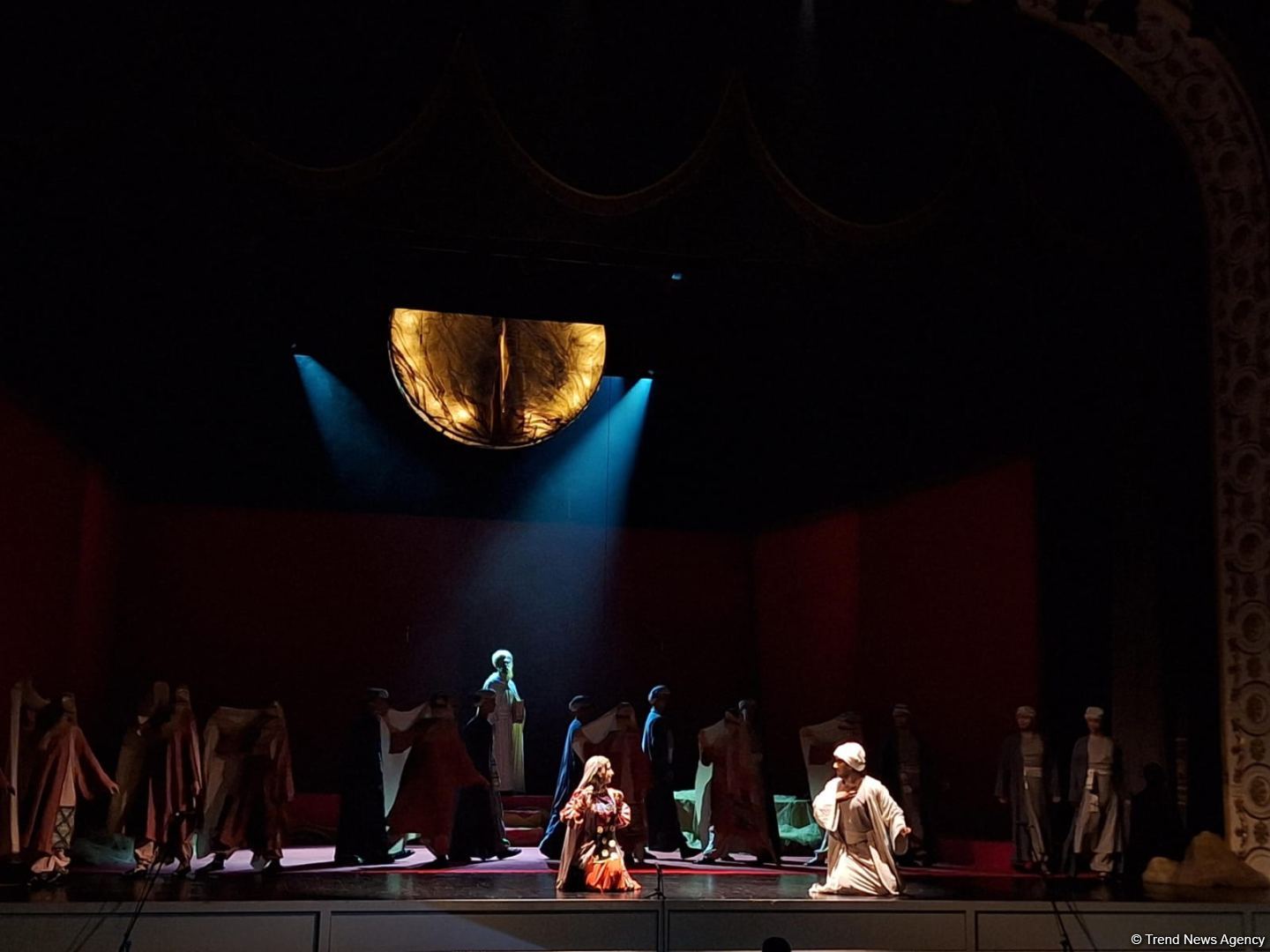 В Баку состоялся общественный показ спектакля "Лейли и Меджнун" (ФОТО)