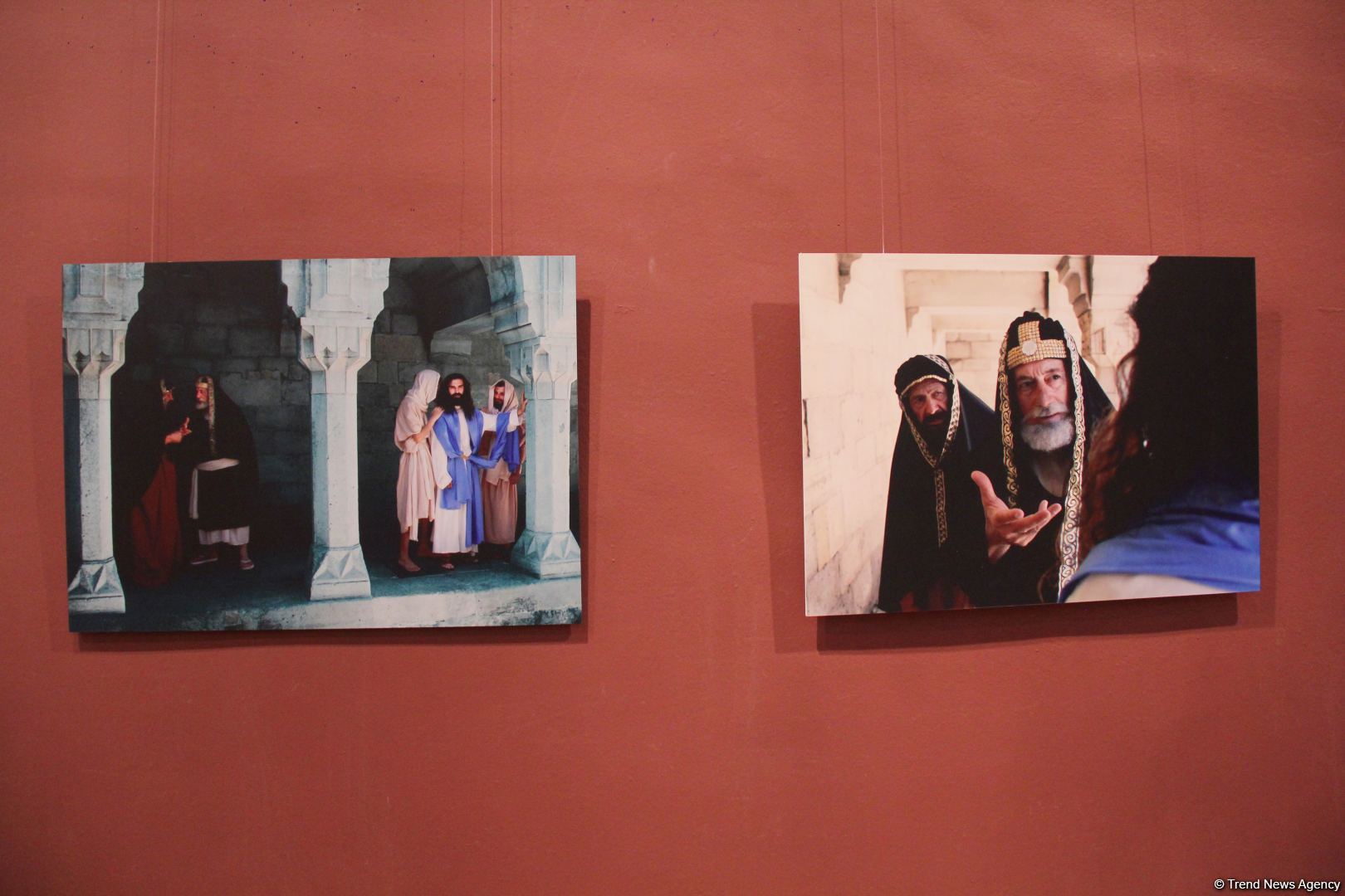 В Баку представлена история жизни Иисуса Христа в древних образах и красочных фотографиях (ФОТО)