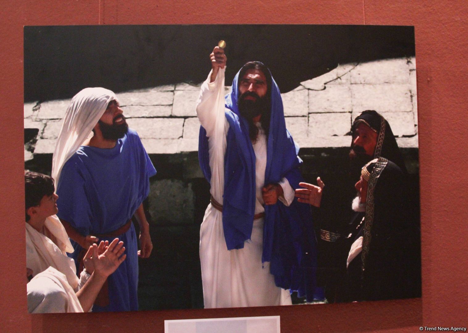 В Баку представлена история жизни Иисуса Христа в древних образах и красочных фотографиях (ФОТО)