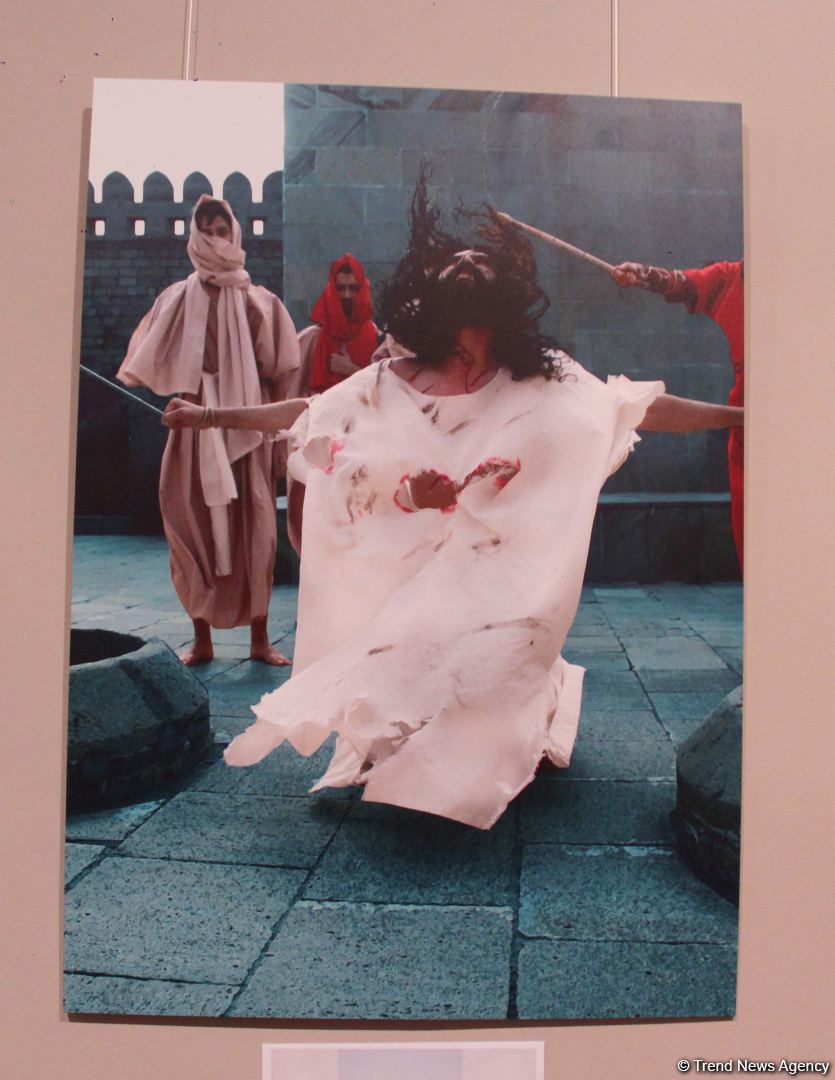 В Баку представлена история жизни Иисуса Христа в древних образах и красочных фотографиях (ФОТО)