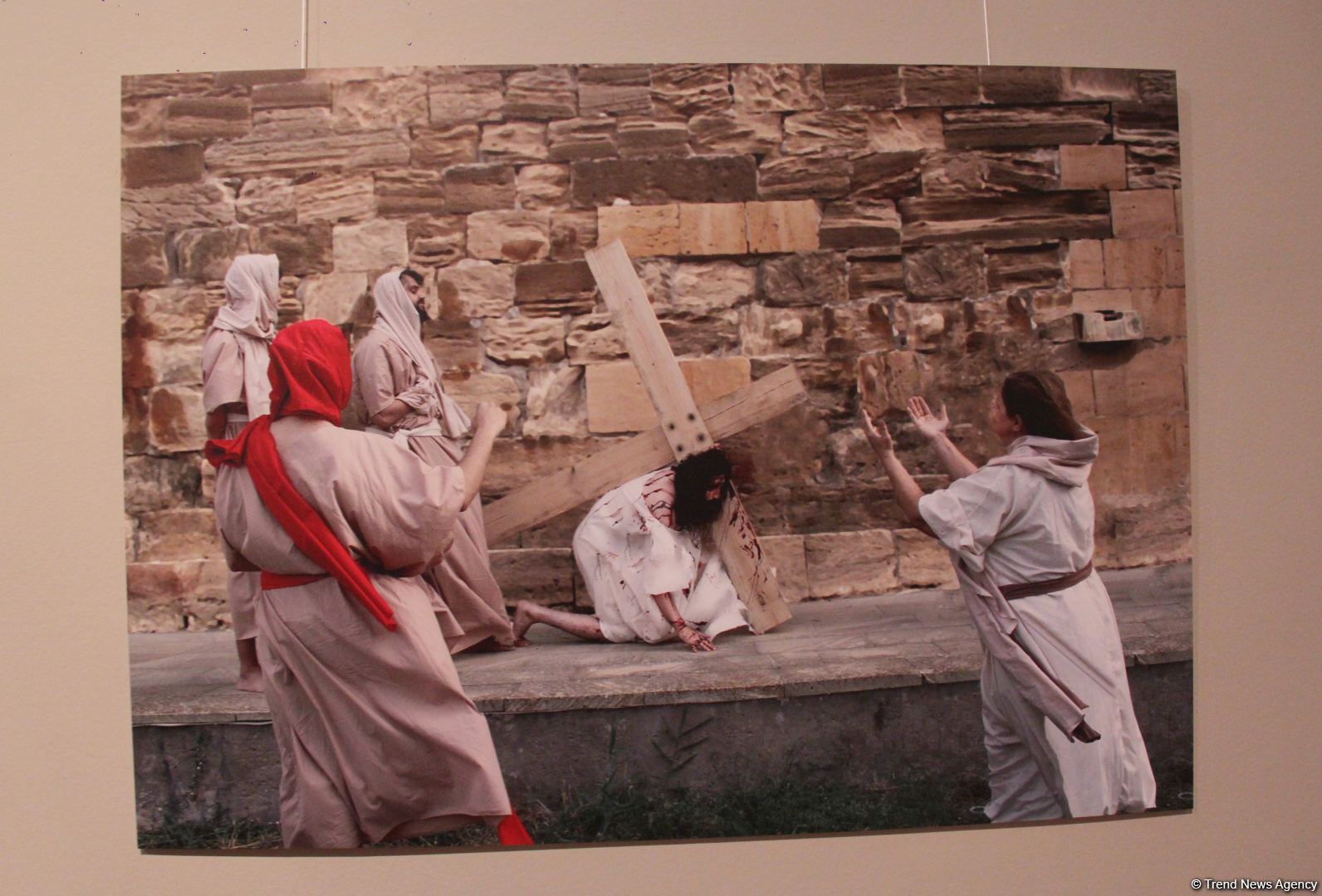 В Баку представлена история жизни Иисуса Христа в древних образах и красочных фотографиях (ФОТО)