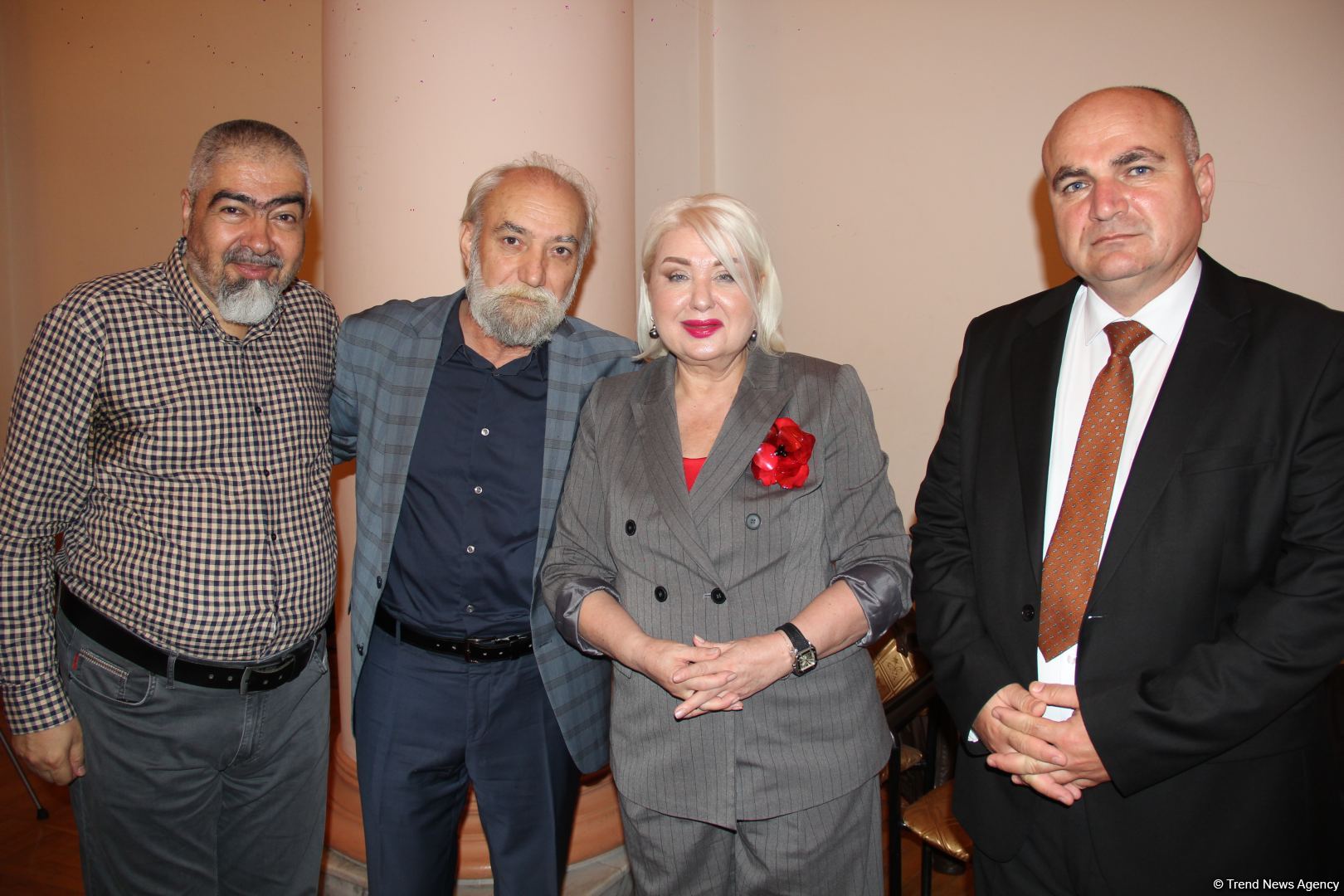 В Баку представлена история жизни Иисуса Христа в древних образах и красочных фотографиях (ФОТО)