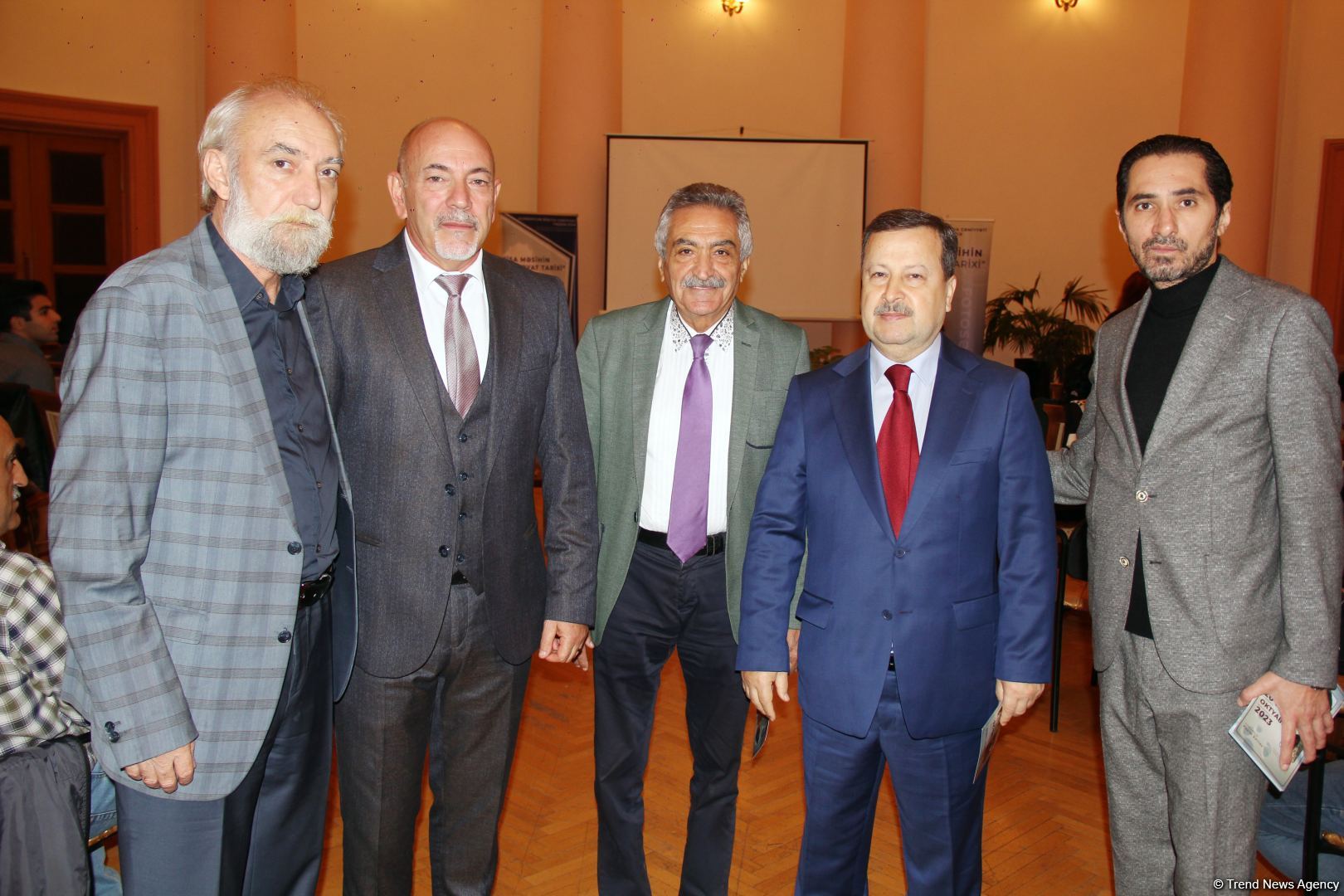 В Баку представлена история жизни Иисуса Христа в древних образах и красочных фотографиях (ФОТО)