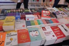 В Университете ADA состоялось открытие книжной выставки, посвященной 100-летию великого лидера Гейдара Алиева (ФОТО)