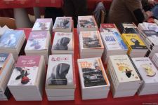 В Университете ADA состоялось открытие книжной выставки, посвященной 100-летию великого лидера Гейдара Алиева (ФОТО)